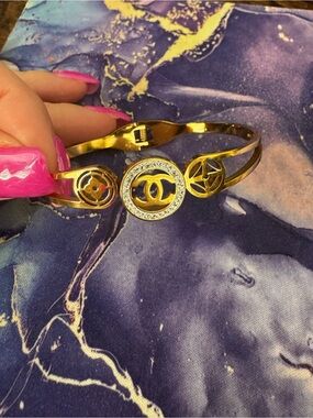 18 k plated beautiful bangle